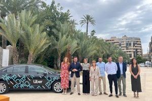 Elche refuerza su servicio de transporte con la llegada de 40 vehículos de Uber