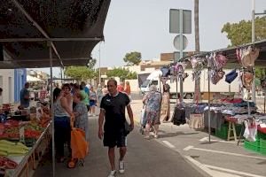Torna el mercat ambulant de la Platja de Nules i allarga el seu servei completant tota la temporada estival