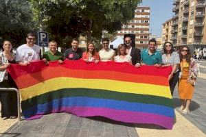 Almassora conmemora el Día del Orgullo LGBTBIQ+ haciendo bandera de la igualdad y la libertad