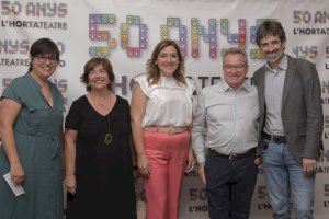 La compañía L’Horta Teatre cierra su 50ª aniversario rodeada de compañeros de profesión y representantes institucionales