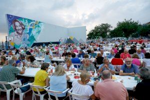 La Agrupación Vecinal de Mislata reúne a más de 800 personas en su tradicional cena de convivencia