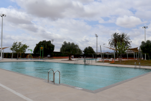 Novelda reabre las piscinas municipales totalmente renovadas