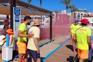 La Pobla de Farnals realiza un simulacro en la playa Norte para comprobar el funcionamiento del dispositivo de seguridad