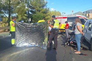 Accidente entre un coche y una moto en Alcoy con varios heridos