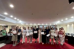 Alzira homenajea trece docentes que este año se despiden de las aulas