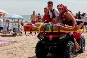 La playa de El Cabanyal acoge un simulacro de rescate de dos bañistas