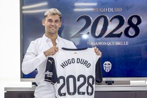 Hugo Duro: "Me hace muy feliz poder seguir en el Valencia CF muchos años"