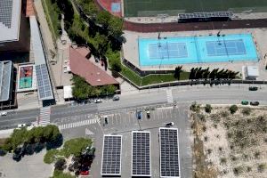 Finalitza la instal·lació de plaques fotovoltaiques en l'aparcament i la grada del Poliesportiu Francisco Laporta