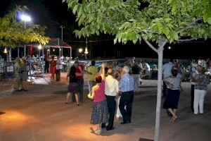 Vuelven las verbenas a la piscina municipal de Mislata