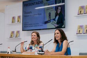 Begoña Carrasco presenta “Dones. Estimar-se a plena llum” junto a su autora Patricia Campos