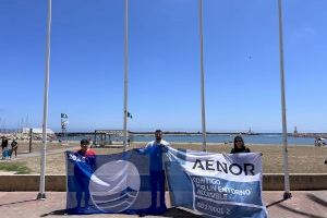 La Pobla de Farnals iza las banderas en sus playas