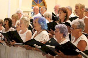 La Coral Alborada vuelve a llenar la Ermita en su concierto especial dedicado a la Virgen del Carmen