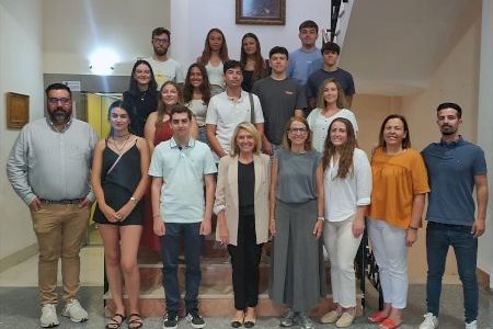 El Ayuntamiento da la bienvenida a los 14 estudiantes del programa Bétera et Beca