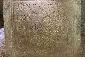 Hallan una lápida funeraria del siglo XVIII en la Casa Bolufer de Xàbia