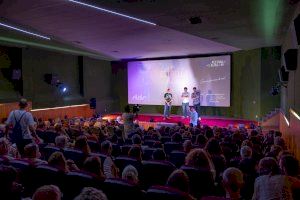 El 36 Festival de l’Alfàs inicia el ciclo de encuentros de cine con la proyección de ‘La estrella azul’