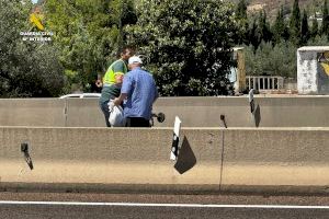 Un Guardia Civil fuera de servicio salva de ser atropellado a un anciano en la A-23 en Sagunto