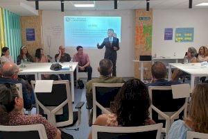 Los equipos de las Lanzaderas de Empleo de HUB de Alicante muestran su evolución en una visita institucional