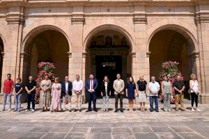 L'Ajuntament de Castelló guarda un minut de silenci per la dona assassinada a mans de la seua parella a Villena