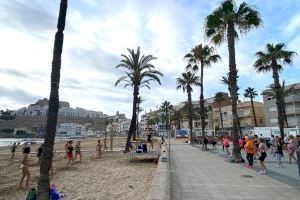 Peñíscola programa deporte y actividades infantiles en su playa y paseo