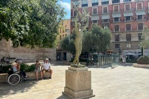 València col·loca plaques en record de les víctimes del terrorisme i dona més visibilitat al monument commemoratiu de la plaça de la Reina