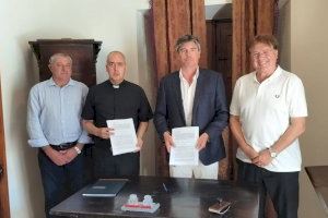 Marcos Zaragoza y el secretario de la Fundación Aragonés firman el convenio a partir del cual se construirá la Casa de la Música