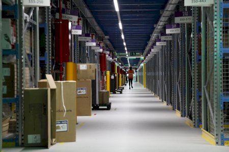 El mega almacén de Amazon en Onda emplea a más de 400 personas y busca 60 nuevos trabajadores