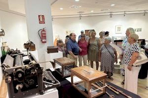 Primera visita guiada a la exposición histórica “Les Nostres Arrels”