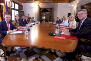 Foto oficial: primera reunión del nuevo Consell de Carlos Mazón