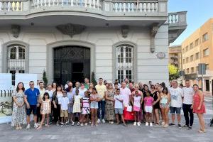 El Ayuntamiento recibe oficialmente a los niños y niñas saharauis del programa 'Vacaciones en paz'