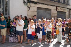 Mompó y Enguix participan en el minuto de silencio en memoria de la mujer asesinada por su pareja en Buñol