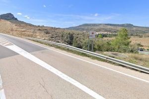 Tallen la CV-14 entre Forcall i Ortells per l'incendi de Morella