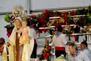 El Campello inunda de flores a la Virgen el Carmen en las fiesta de su centenario