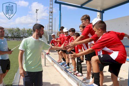 Más de 300 niñas, niños y jóvenes disfrutan este año de los campus deportivos de Alaquàs