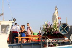 Un recorrido por la dársena del puerto y la procesión terrestre ponen punto y final al centenario de las fiestas del Carmen de El Campello