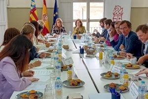 Susana Camarero analiza con la patronal del sector de la dependencia AESTE la situación actual del modelo residencial y el déficit de plazas