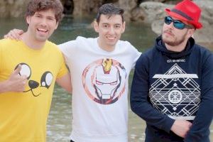 Los compas llegan a València en su “van tour” secreto por España