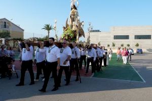 Vila-real honra a la Virgen de Carmen con la procesión y misa de la comunidad carmelita