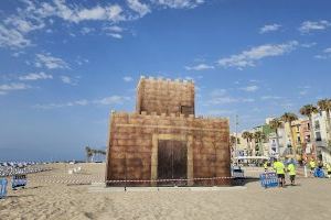 El Ayuntamiento de Villajoyosa afirma que el castillo de las fiestas de Moros y Cristianos en la playa es un proyecto del anterior gobierno