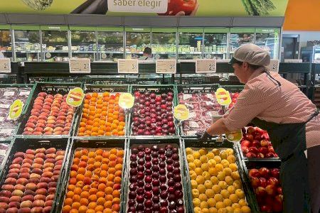 Consum compra 7.045 tones de fruita de pinyol d’origen local, un 20% més que la campanya anterior