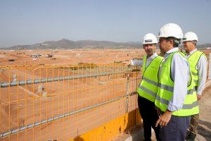 Carlos Mazón y Darío Moreno visitan el avance de las obras de la factoría de Volkswagen en Sagunto