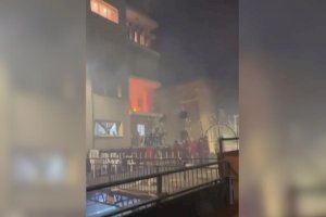 VÍDEO | Esglai a Pedreguer en incendiar-se un balcó en plenes festes