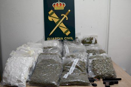Cae una banda que enviaba droga en paquetes por toda Europa desde Villena, Novelda y Sax