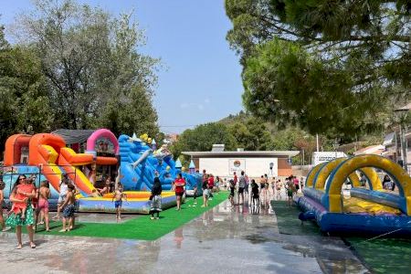 Los niños de la Vall d’Uixó disfrutan de la Fiesta del Agua en el Paratge de Sant Josep
