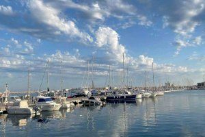 Rescatado un hombre en el Puerto de Castellón que no podía salir del agua por sus propios medios