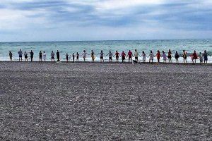 Sagunto se suma a la segunda cadena humana en defensa de las playas de Almardà, Corinto y Malvarrosa