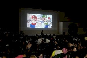 El cine estival de La Nucía continuó anoche con “Super Mario Bros. La Película” en la plaça dels Músics