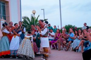 Un domingo de bailes, tradición y alegría en Oropesa del Mar con el Pregonet de Sant Jaume