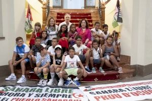 La Diputación de Castellón recibe a los 20 niños y niñas saharauis del programa 'Vacaciones en Paz'