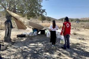 Alicante refuerza la vigilancia de más de un millar de personas mayores y dependientes ante la ola de calor