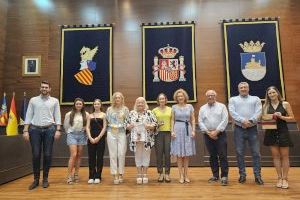 La gimnasta olímpica María Olaru visita Oropesa del Mar por sus vacaciones